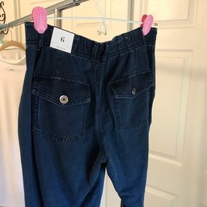 Blue jeans with zipper ankle detail